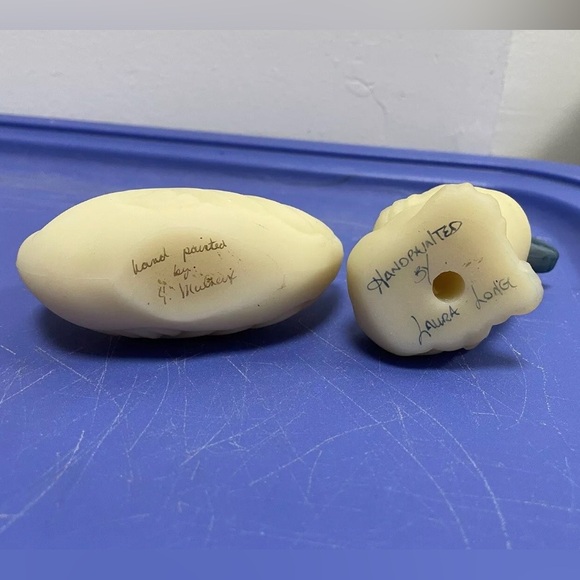 Set (2) Vintage Fenton Custard Glass Duck Hand Painted Blue Floral Artist Signed - Picture 9 of 11